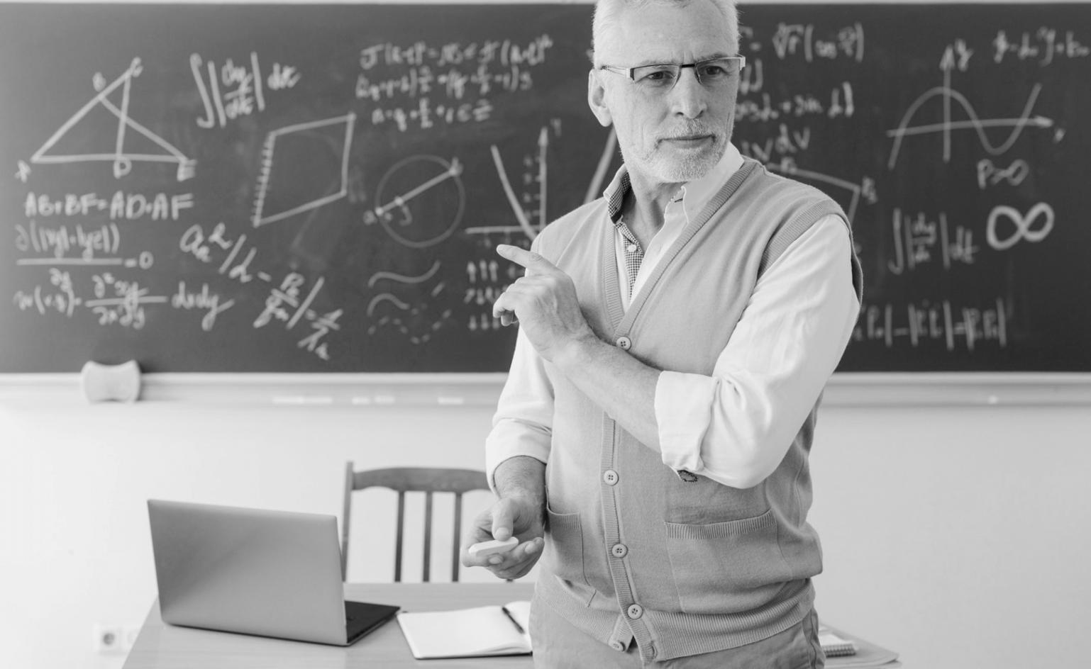 Moderne Arbeitsumgebung mit Fokus auf strategische Finanzplanung